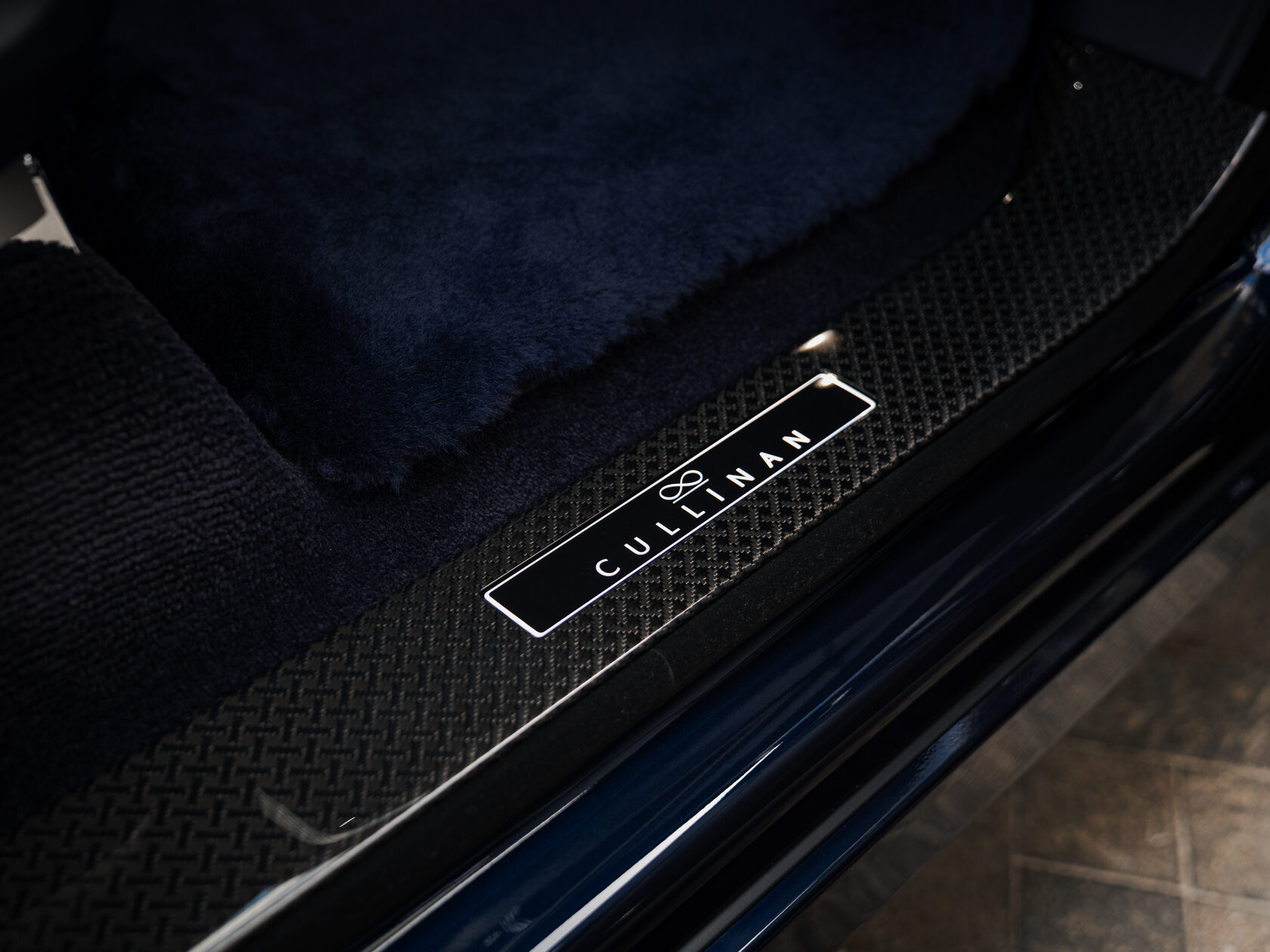 Rolls-Royce Cullinan Black Badge II  <br>Синий металлик 