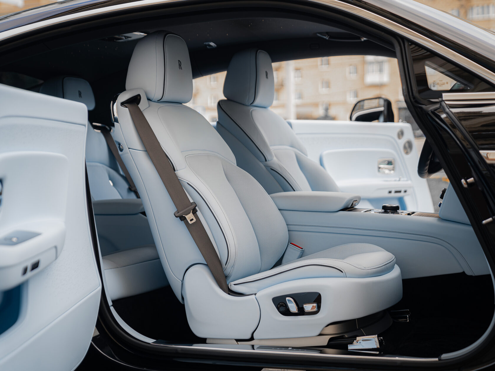 Rolls-Royce Spectre 2023 год <br>Black Diamond/ Черный