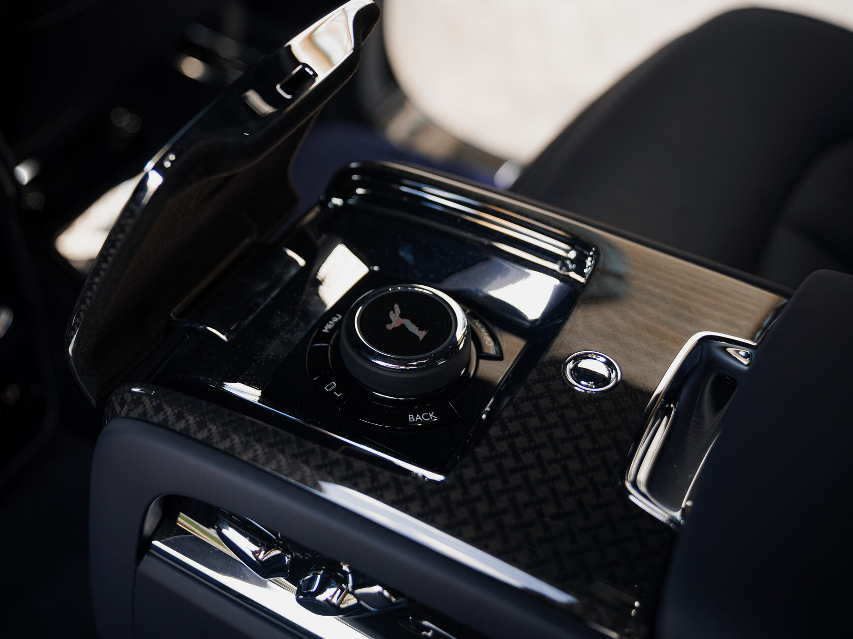 Rolls-Royce Cullinan Black Badge II  <br>Синий металлик 