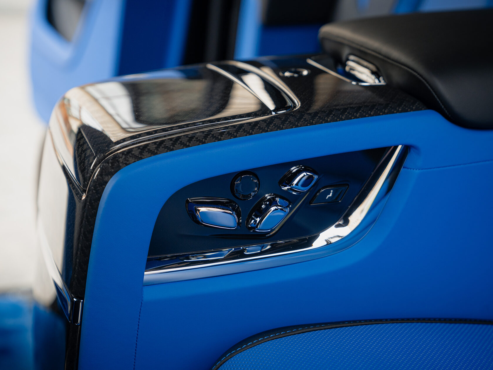 Rolls-Royce Cullinan Black Badge II  <br>Black