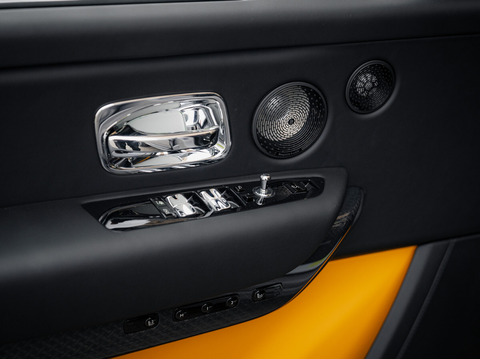 Rolls-Royce Cullinan Black Badge II  <br>Серый 