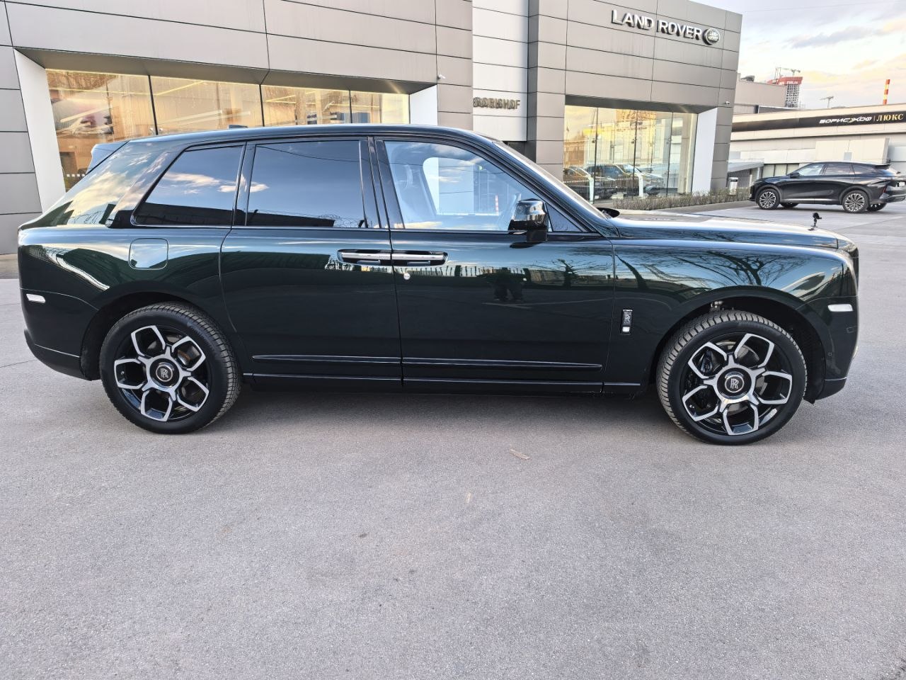Rolls-Royce Cullinan Black Badge I 2025 год <br>Dark Emerald 