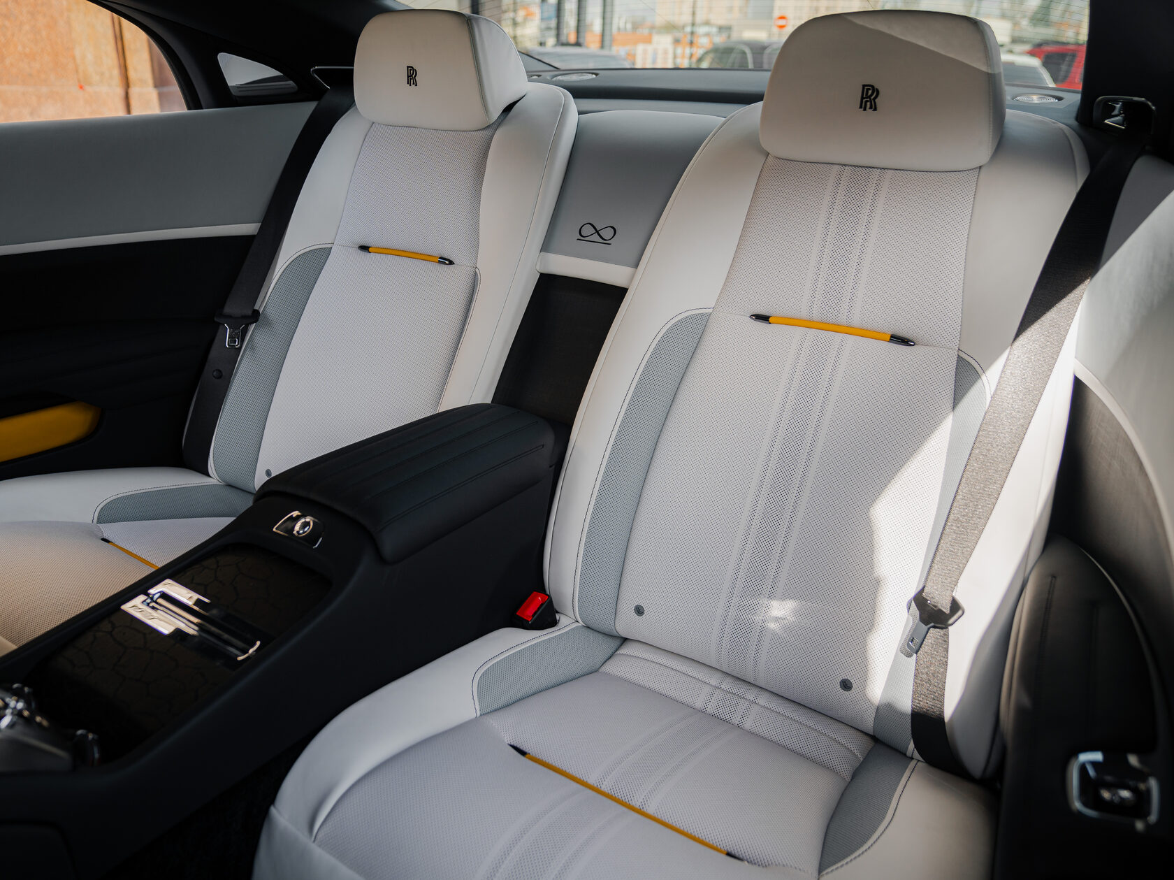 Rolls-Royce Wraith Black Badge Landspeed Collection  <br>Черный/ Небесноголубой