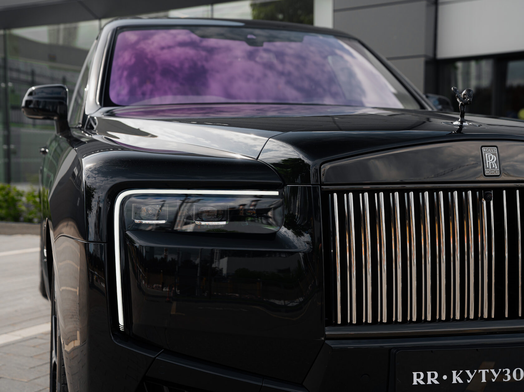 Rolls-Royce Cullinan Black Badge II  <br>Черный 