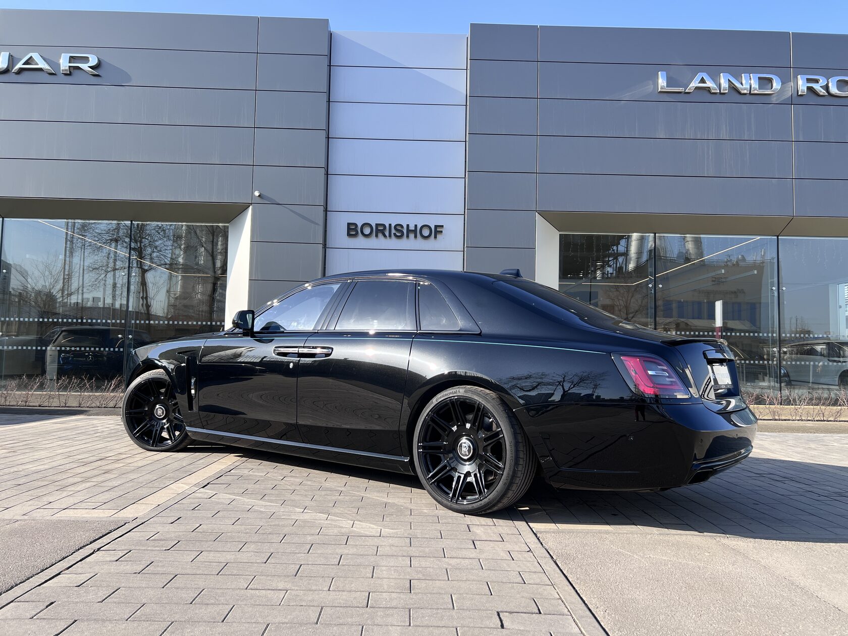 Rolls-Royce Ghost Black Badge by NOVITEC 2025 год <br>Черный Металлик Diamond Black 