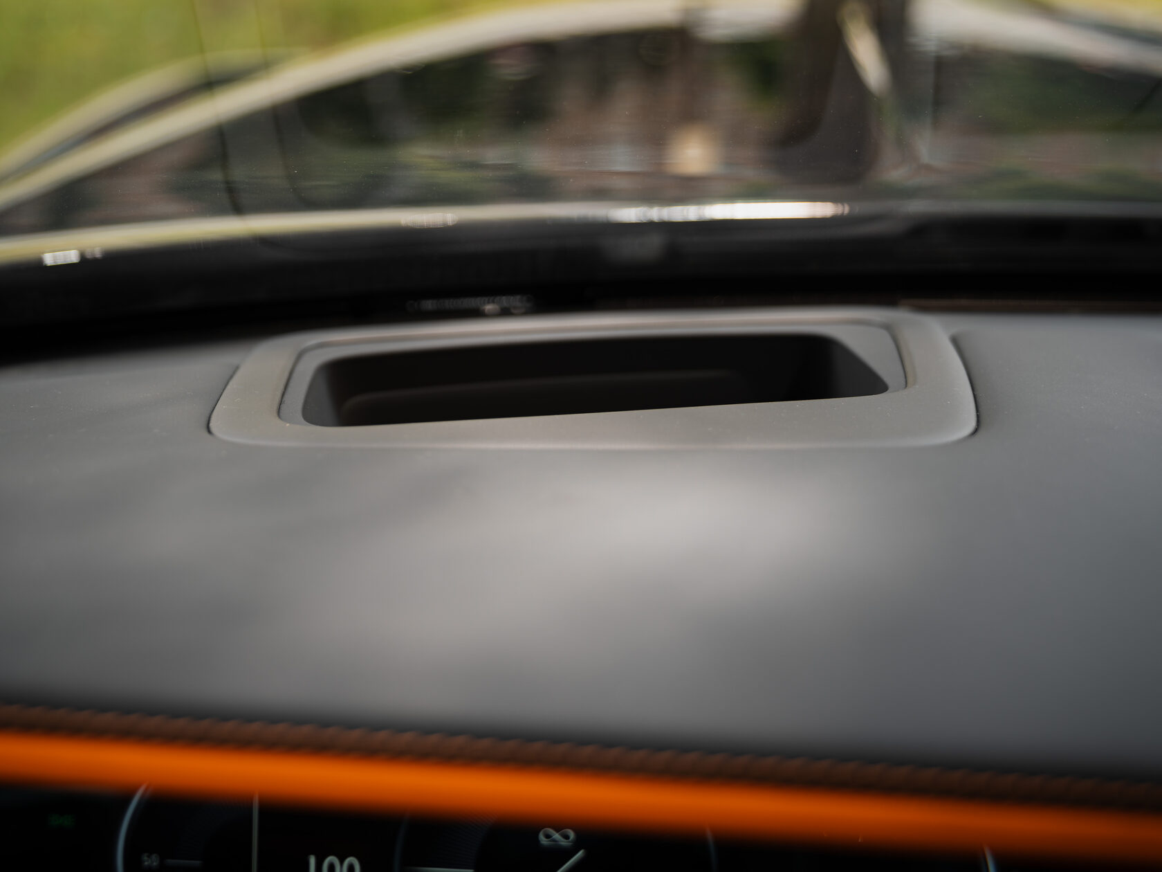 Rolls-Royce Cullinan Black Badge II  <br>Черный 