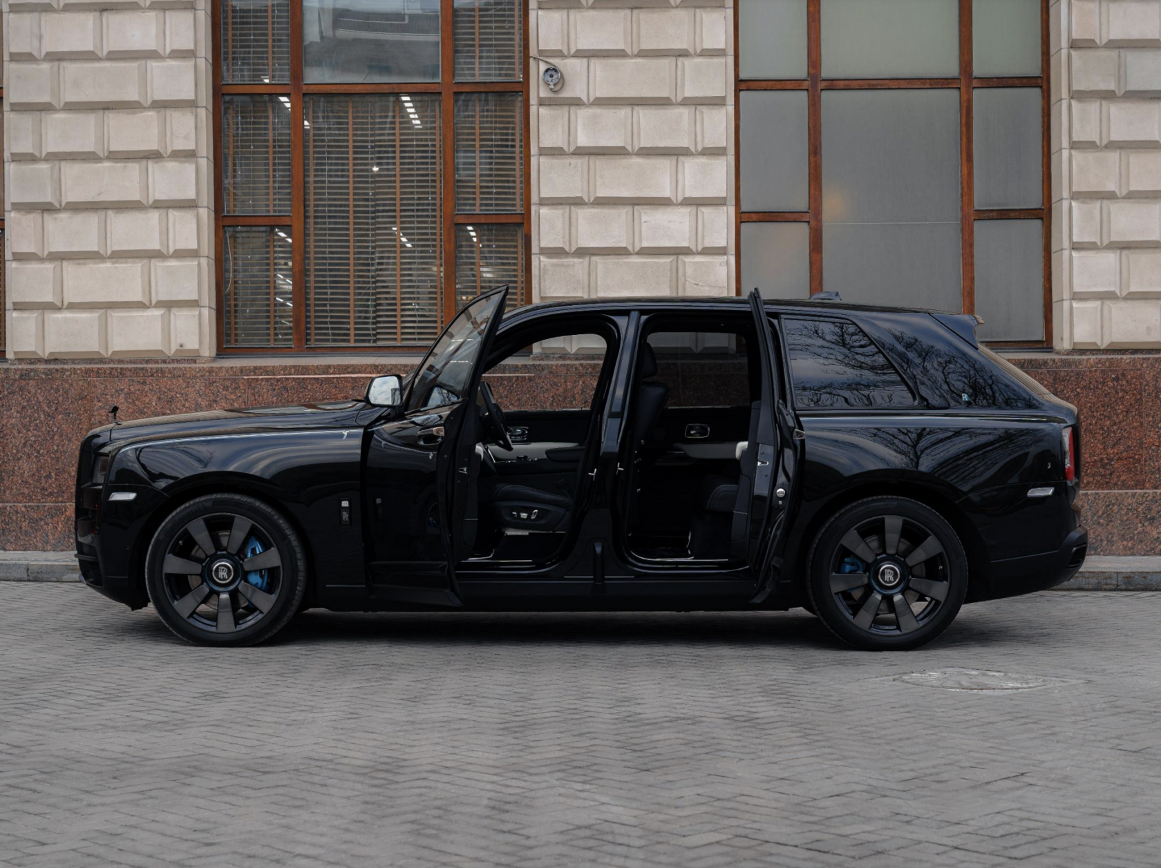 Rolls-Royce Cullinan 2019 год <br>Black Diamond