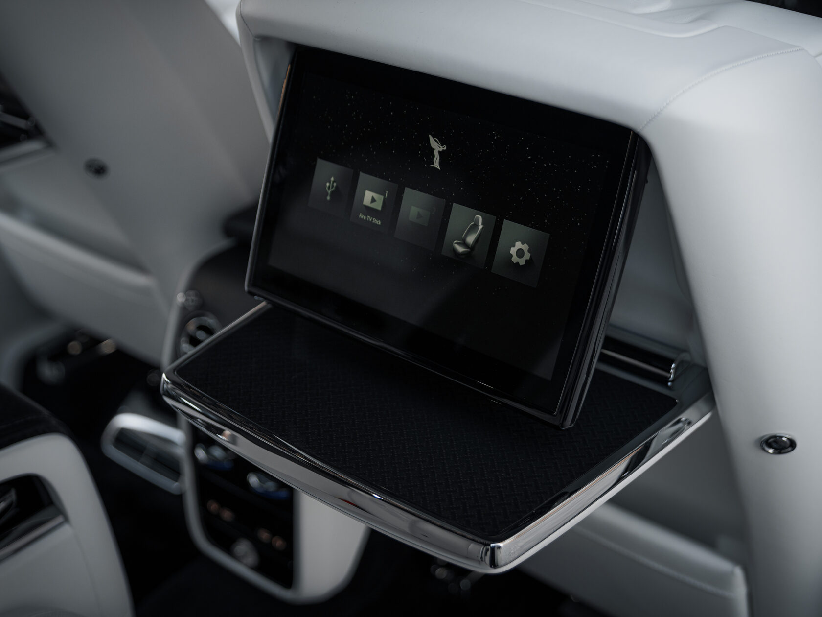 Rolls-Royce Cullinan Black Badge II  <br>Черный 