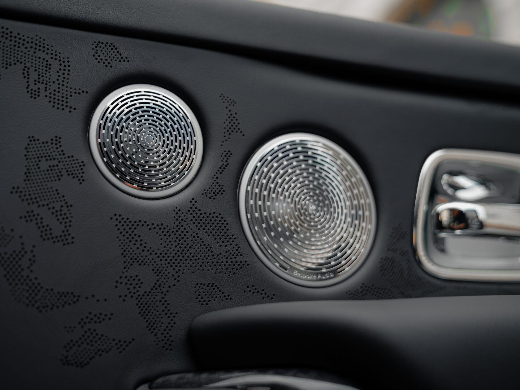Rolls-Royce Cullinan Black Badge II  <br>Черный 