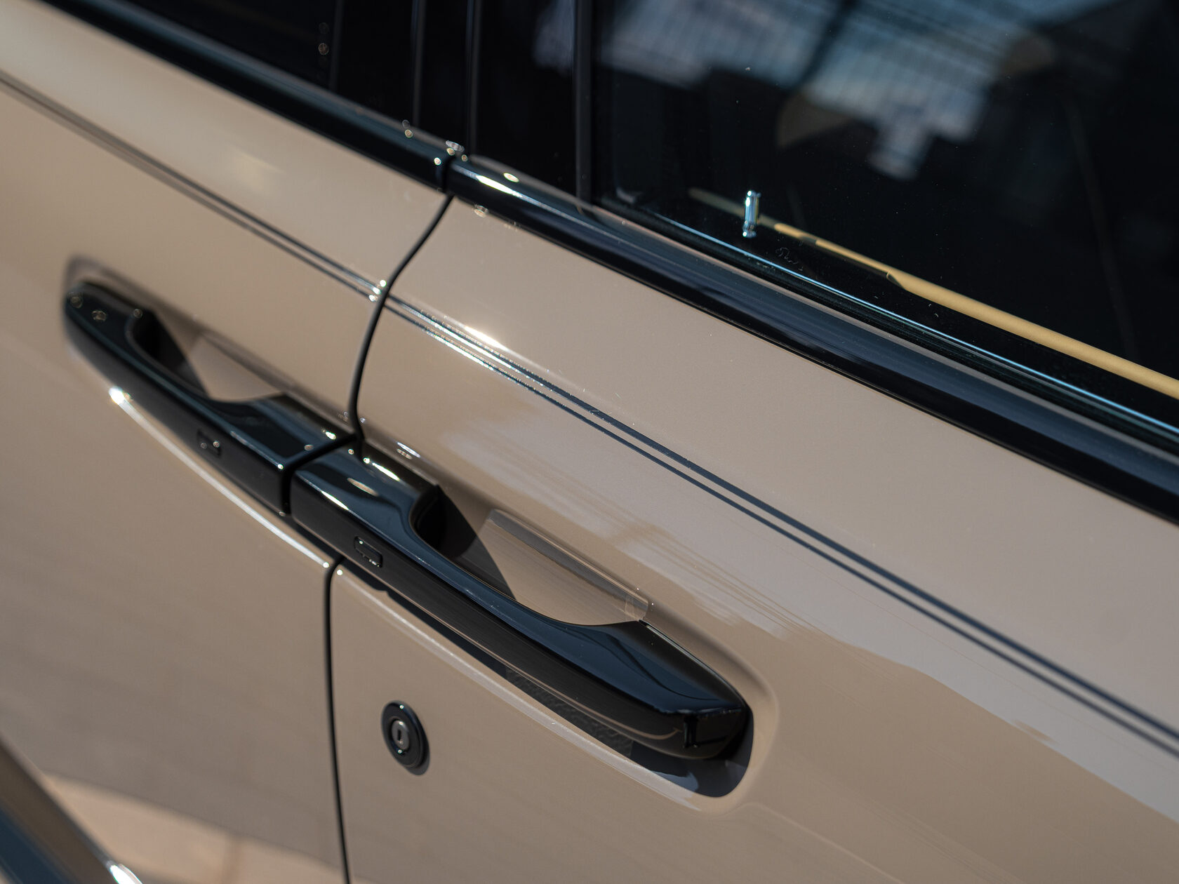 Rolls-Royce Cullinan Black Badge II  <br>Трюфель