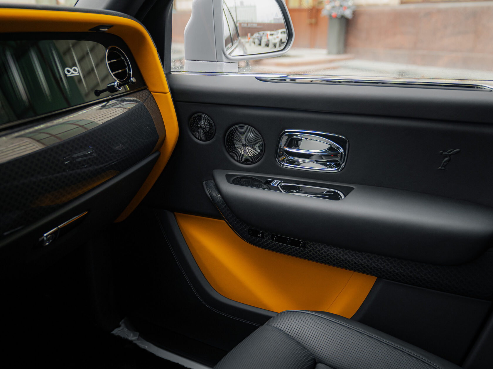 Rolls-Royce Cullinan Black Badge II  <br>Серый 