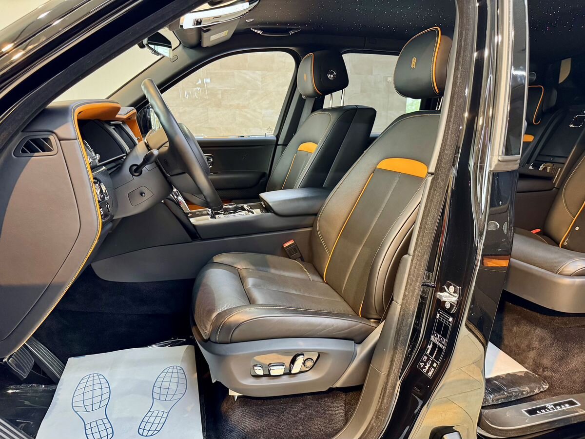 Rolls-Royce Cullinan  <br>Черный