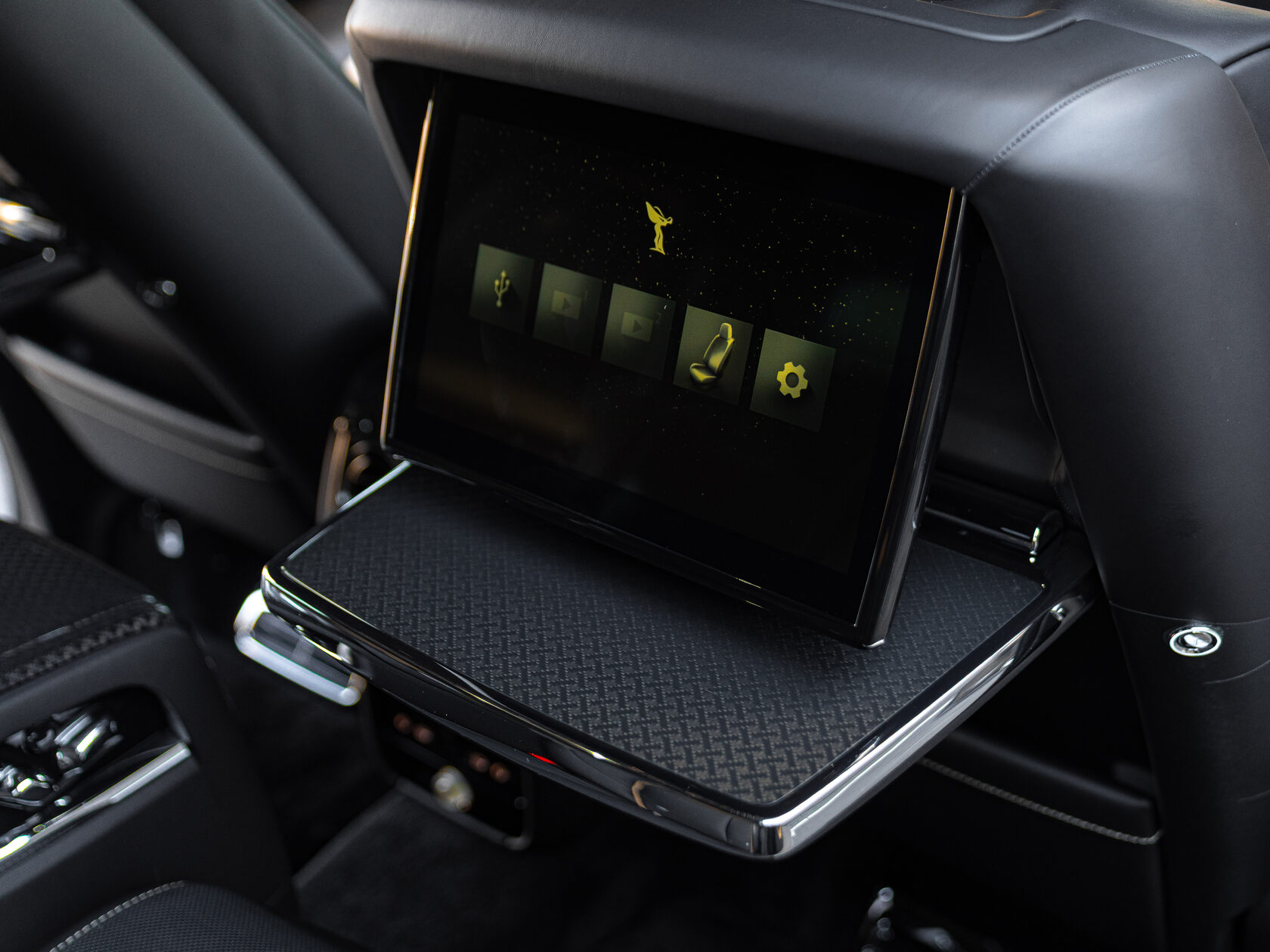 Rolls-Royce Cullinan Black Badge II  <br>Трюфель