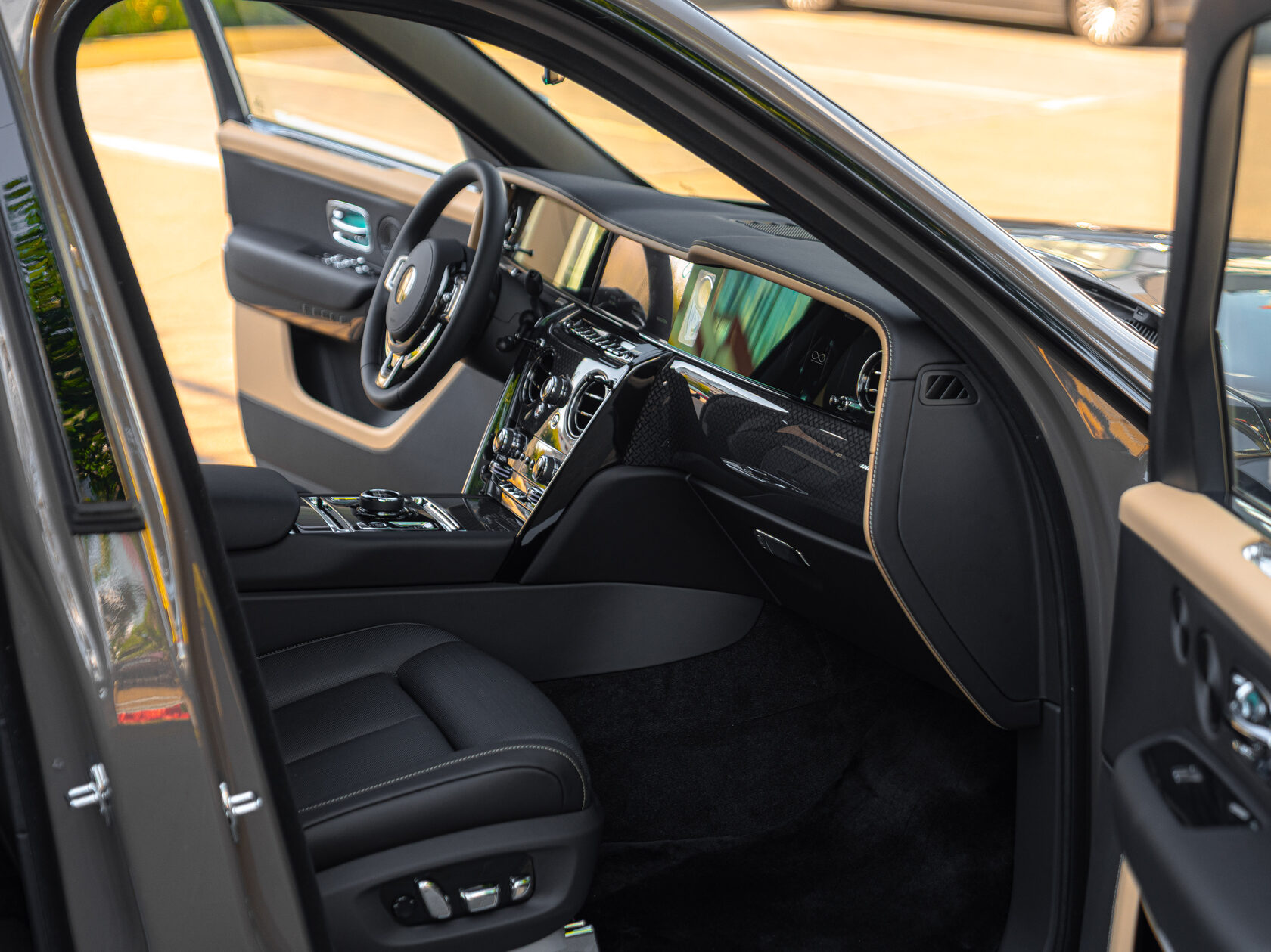 Rolls-Royce Cullinan Black Badge II  <br>Трюфель