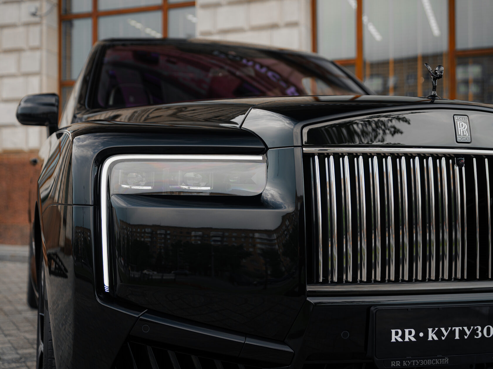 Rolls-Royce Cullinan Black Badge II  <br>Черный 
