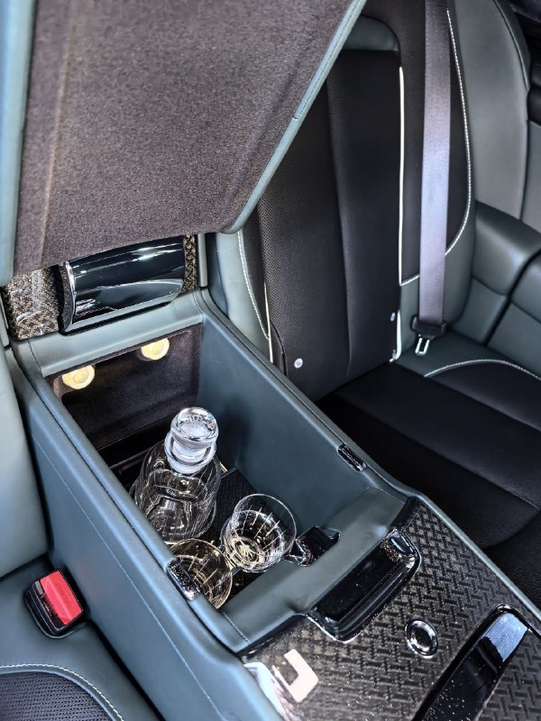 Rolls-Royce Cullinan Black Badge I 2025 год <br>Dark Emerald 