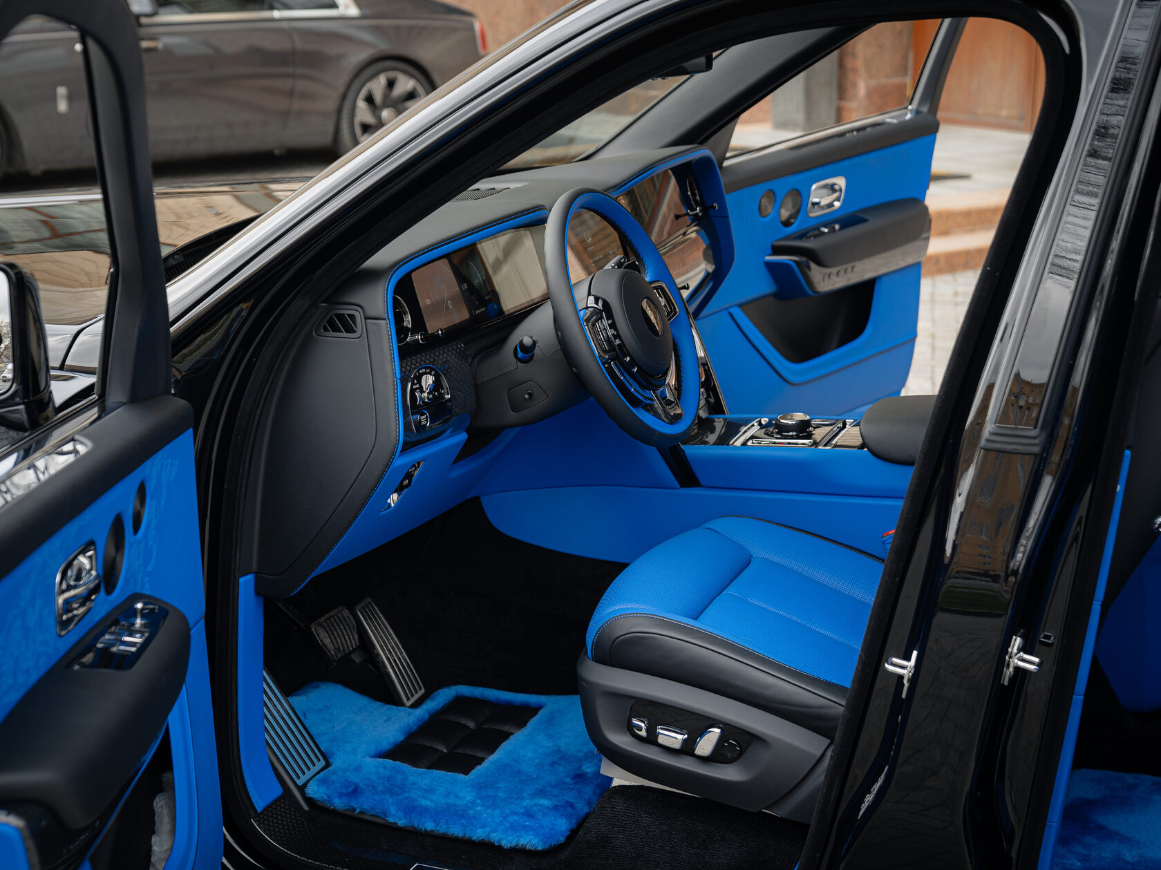 Rolls-Royce Cullinan Black Badge II  <br>Black