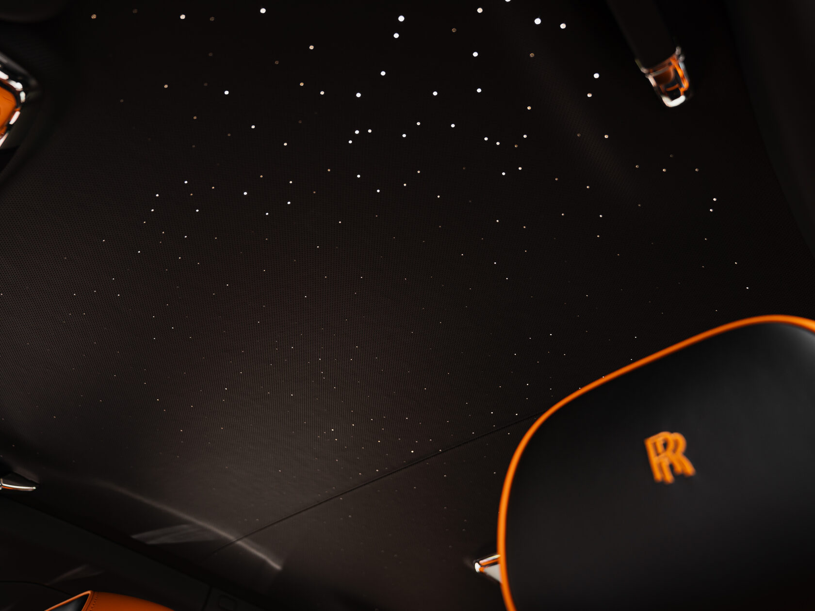 Rolls-Royce Cullinan Black Badge II  <br>Черный 