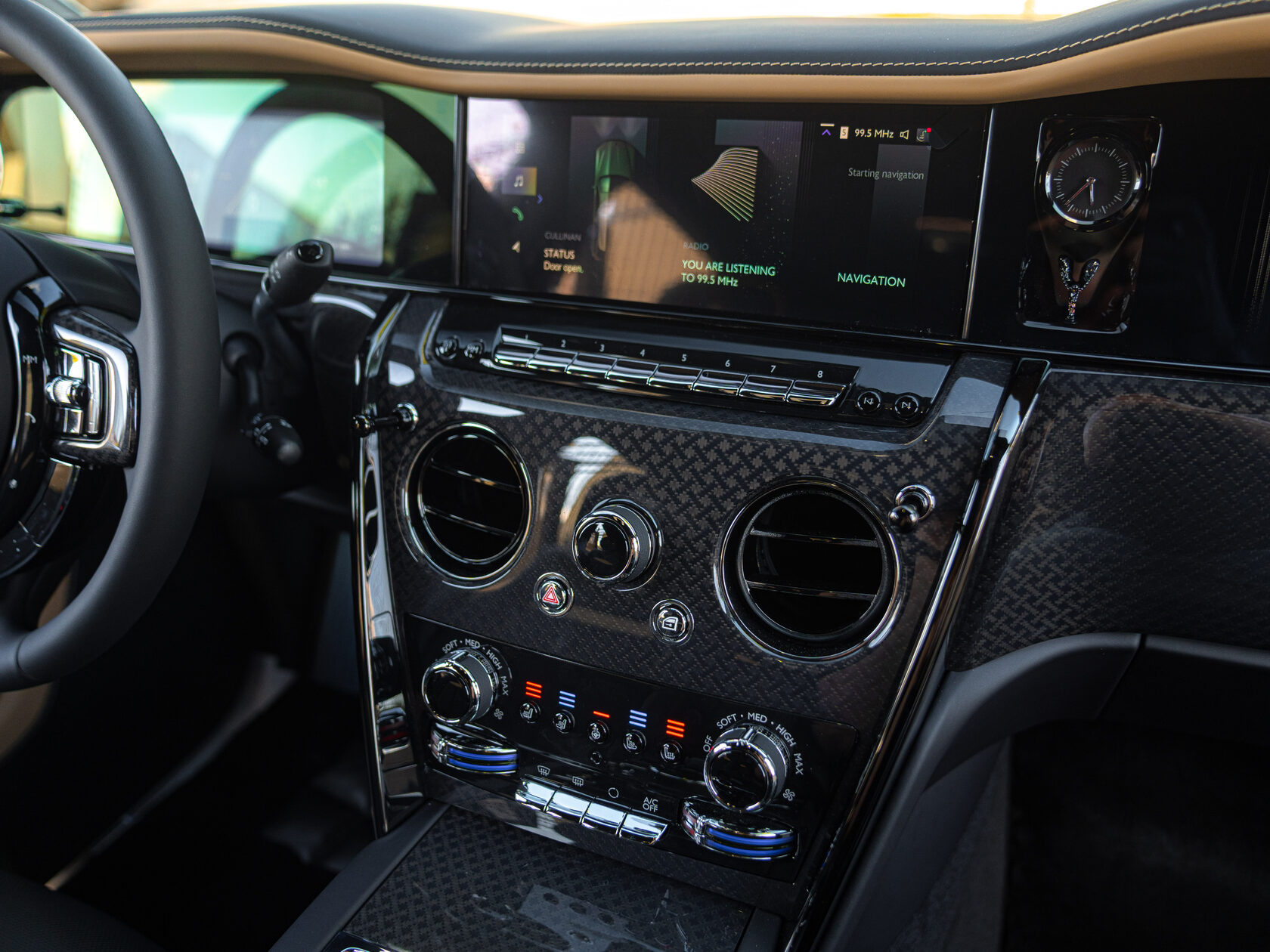 Rolls-Royce Cullinan Black Badge II  <br>Трюфель