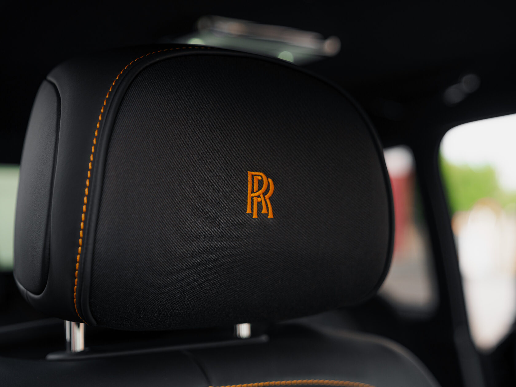 Rolls-Royce Cullinan Black Badge II  <br>Черный 