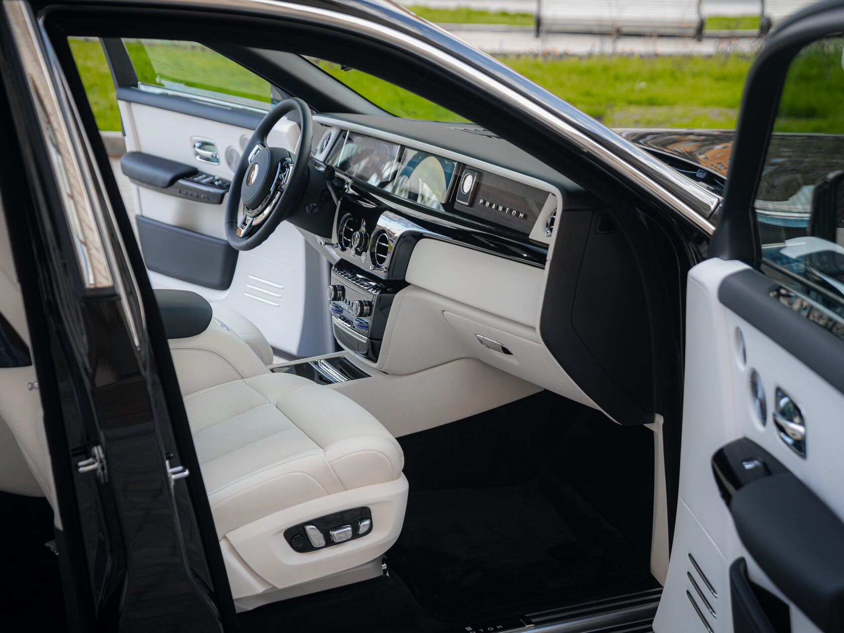 Rolls-Royce Phantom Extended  <br>Black Diamond 