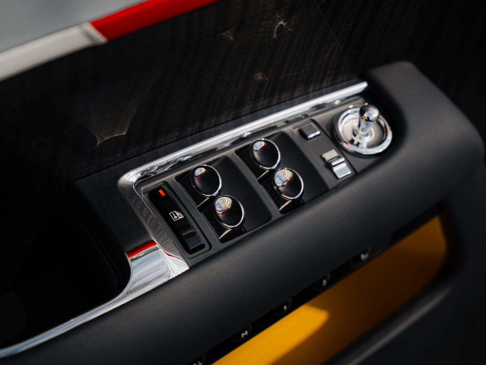 Rolls-Royce Wraith Black Badge Landspeed Collection  <br>Черный/ Небесноголубой