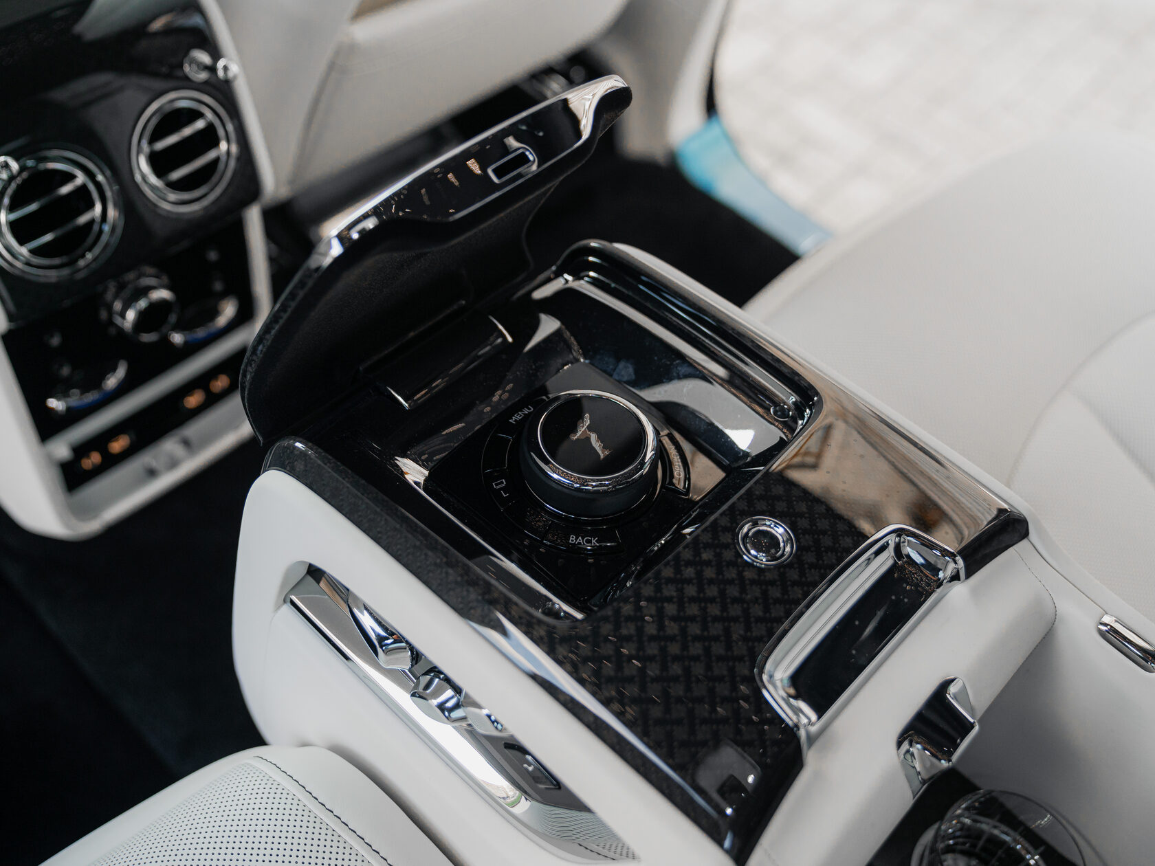 Rolls-Royce Cullinan Black Badge II 2025 год <br>Черный 