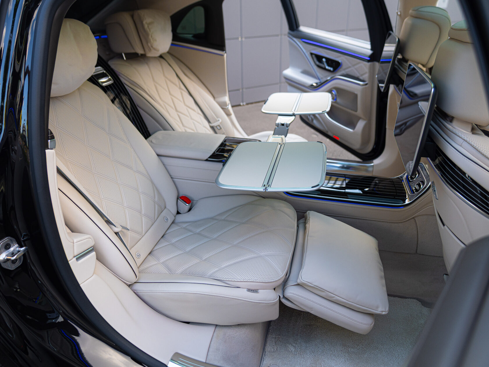 Rolls-Royce Maybach S 580 II  <br>черный обсидиан с покрытием металлик 