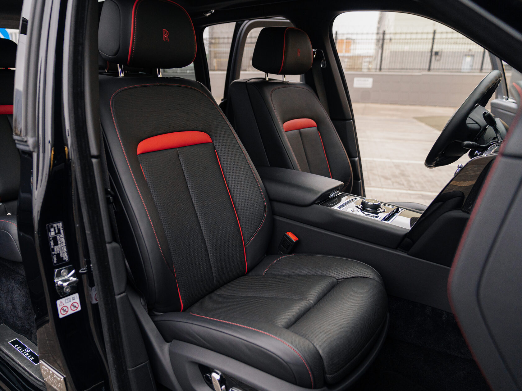 Rolls-Royce Cullinan Black Badge I 2025 год <br>Black Diamond 