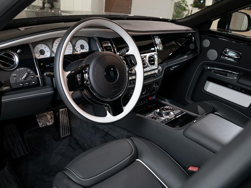 Rolls-Royce Ghost  <br>Diamond Black 