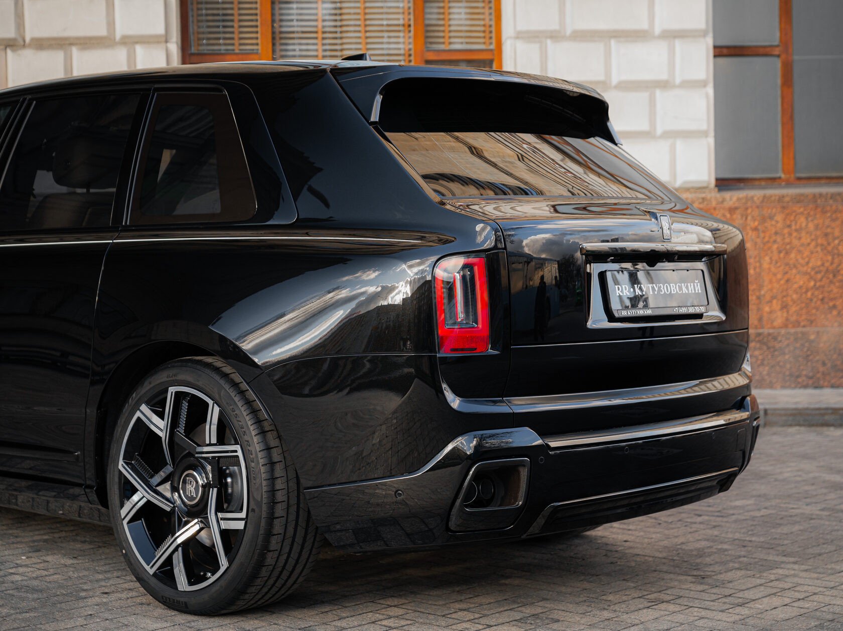 Rolls-Royce Cullinan Black Badge II 2025 год <br>Черный 
