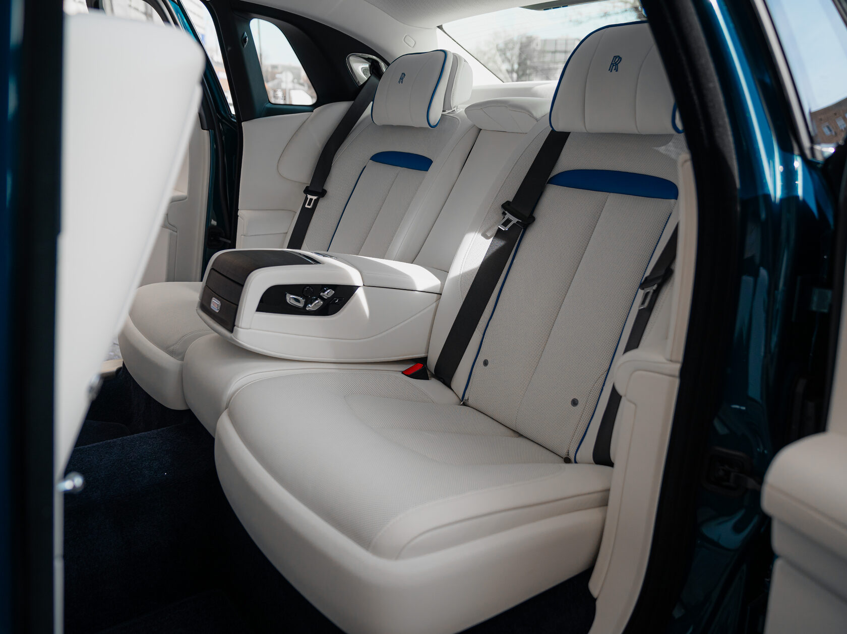 Rolls-Royce Ghost Series II  <br>Mustique Blue 