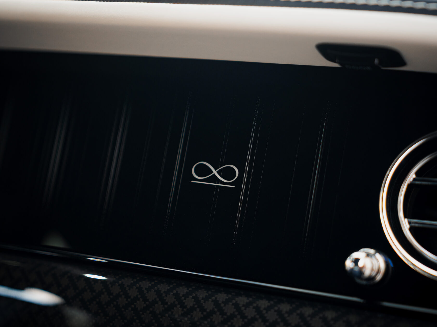 Rolls-Royce Cullinan Black Badge II  <br>Синий металлик 