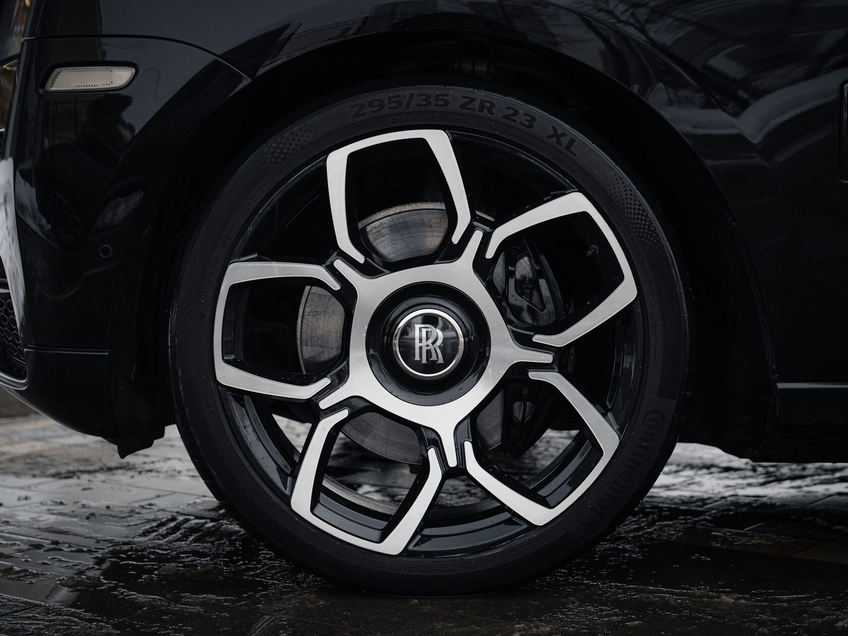 Rolls-Royce Cullinan Black Badge I 2025 год <br>Black Diamond 