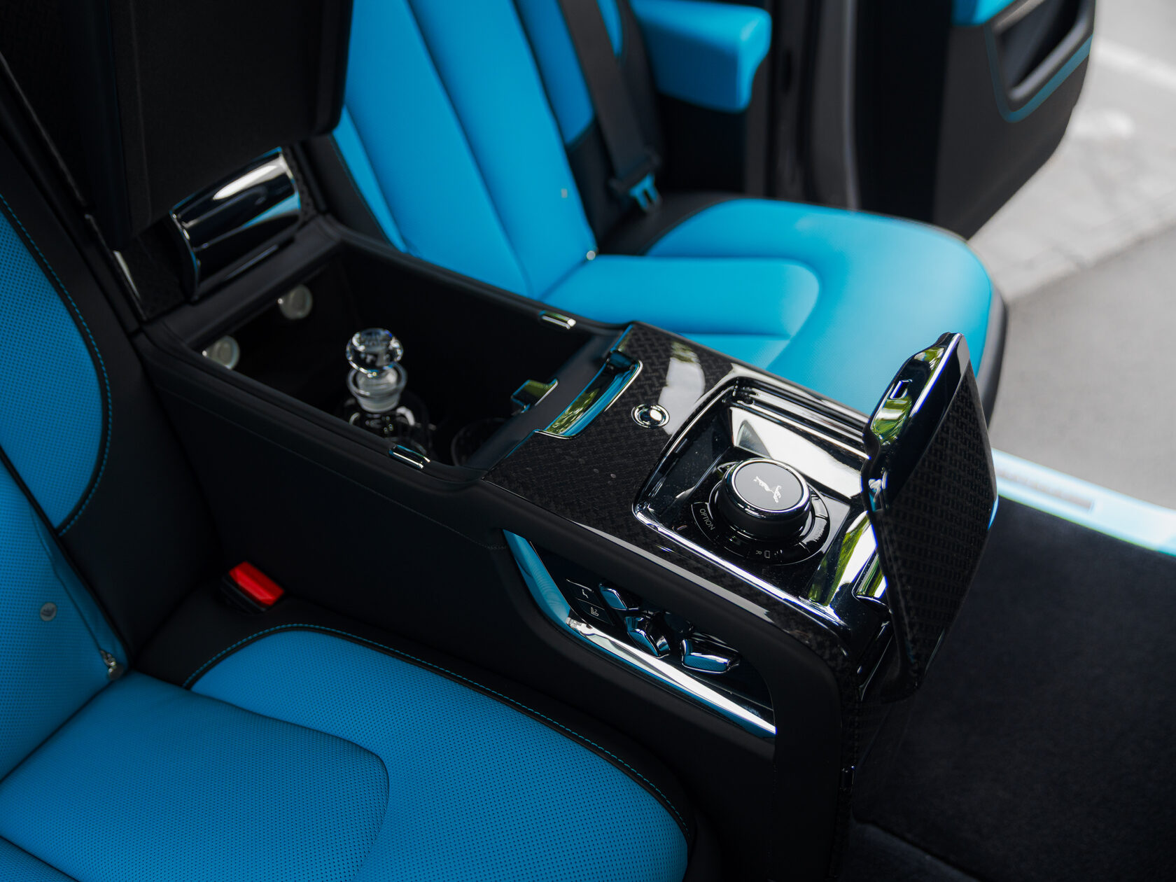 Rolls-Royce Cullinan Black Badge II  <br>Tempest Grey