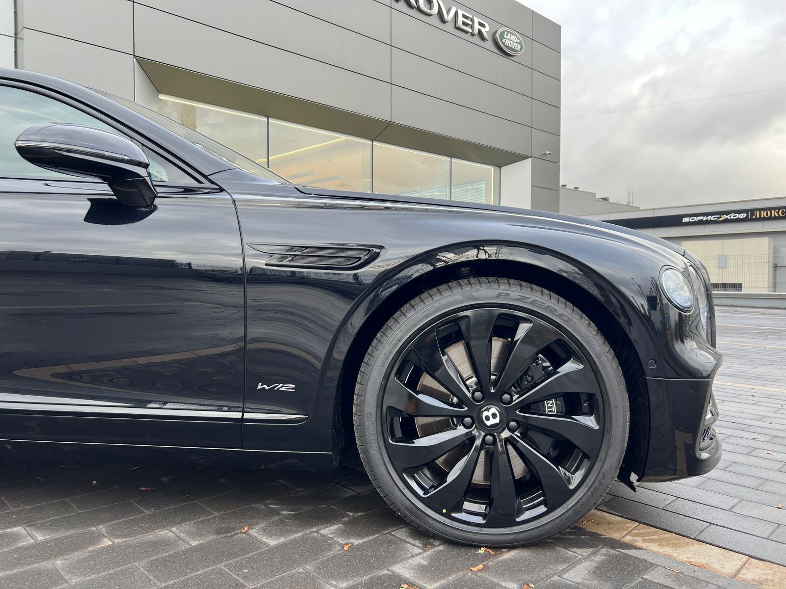 Rolls-Royce Flying Spur W12 2025 год <br>Черный металлик Beluga