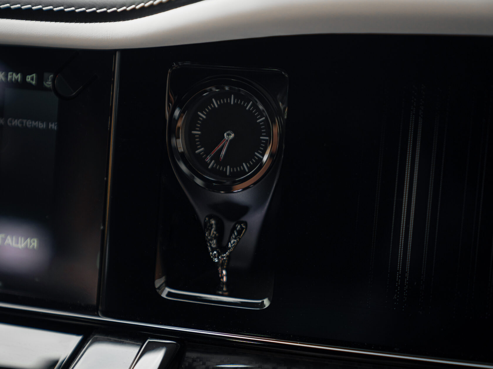 Rolls-Royce Cullinan Black Badge II  <br>Черный 