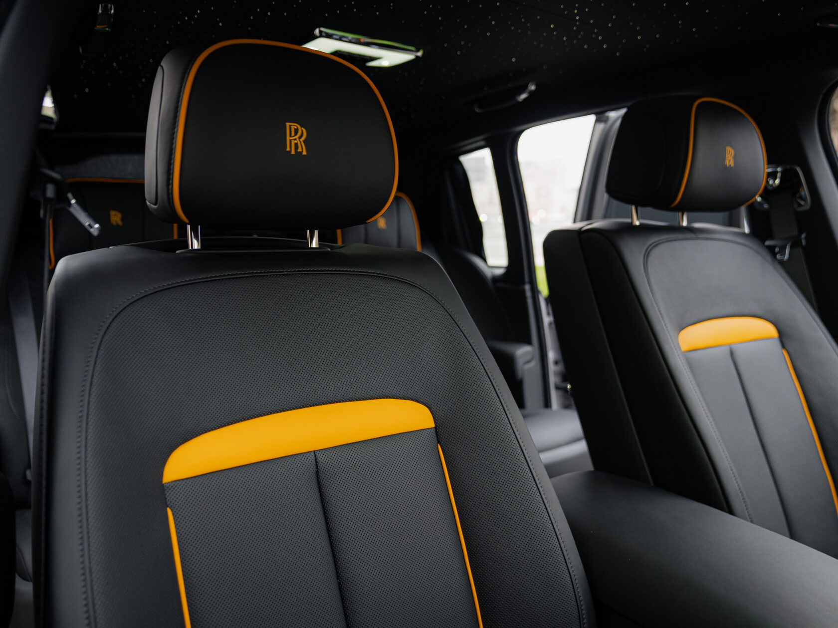 Rolls-Royce Cullinan Black Badge II  <br>Серый 