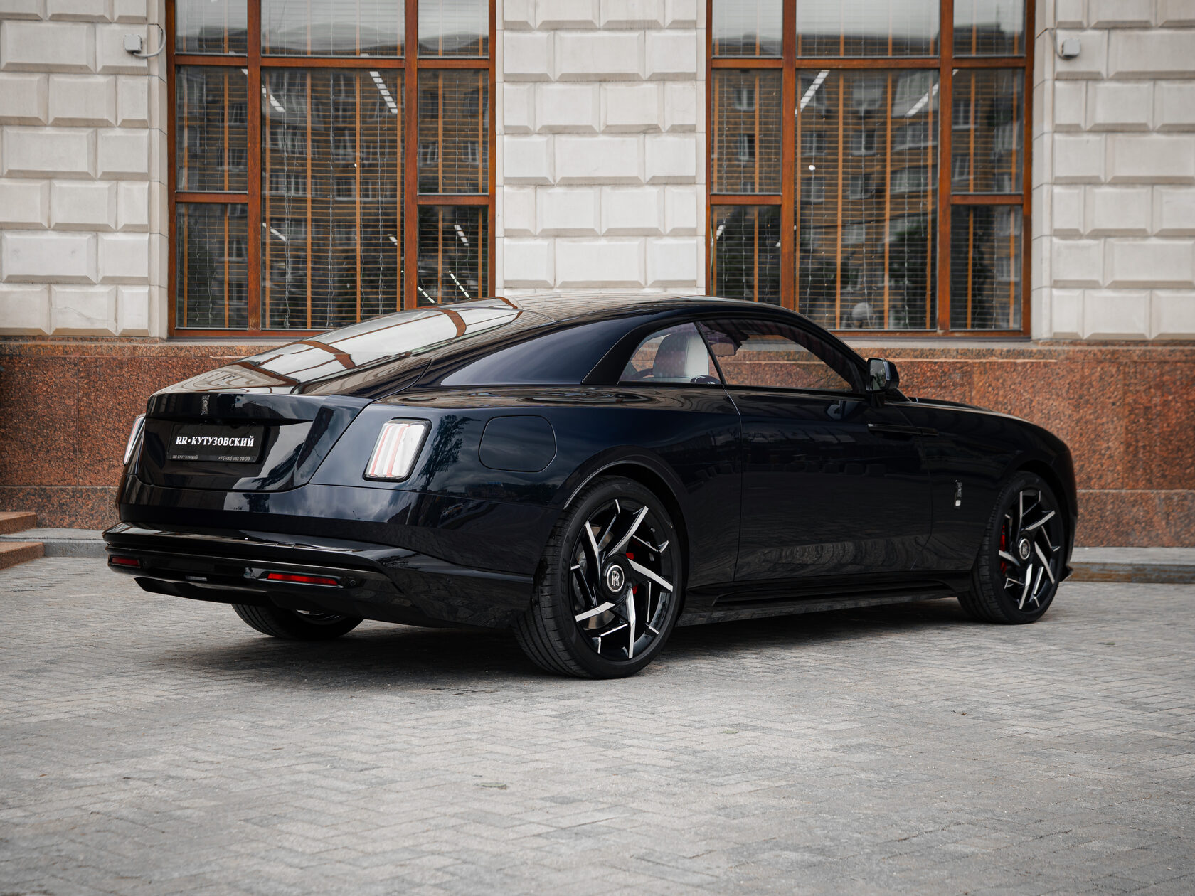 Rolls-Royce Black Badge Spectre  <br>Не указано