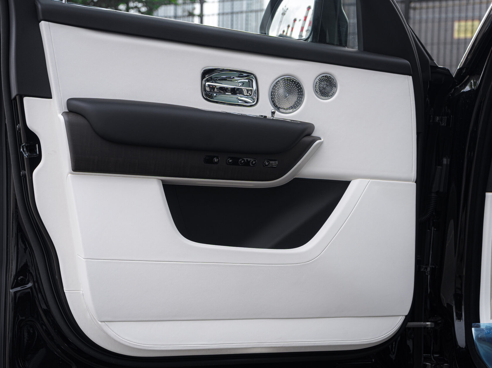 Rolls-Royce Cullinan  <br>Черный 