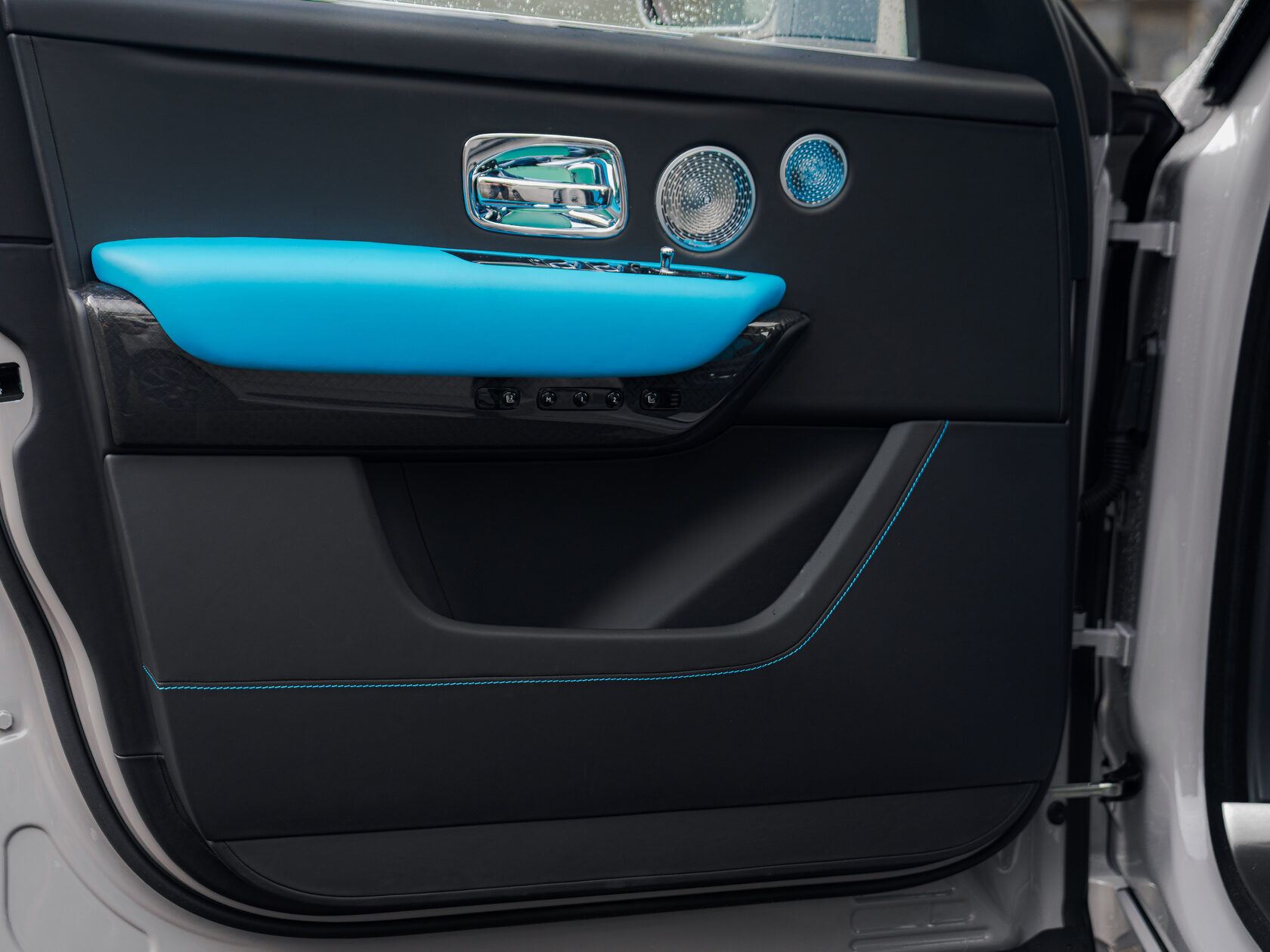Rolls-Royce Cullinan Black Badge II  <br>Tempest Grey