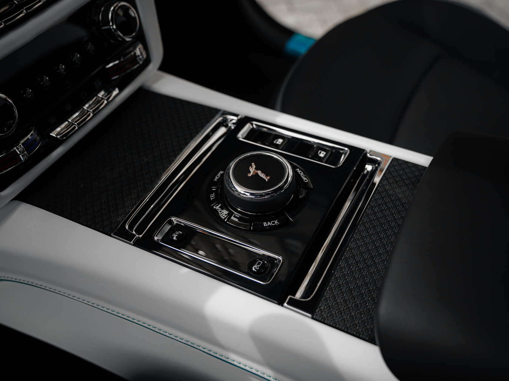 Rolls-Royce Black Badge Spectre  <br>Не указано