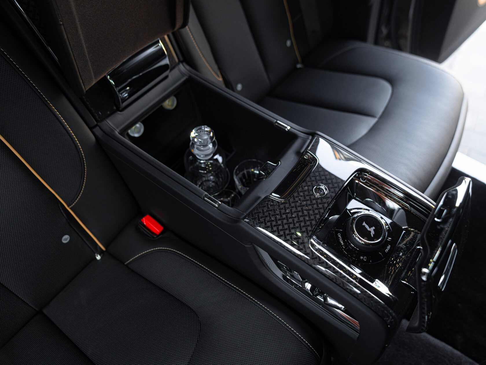 Rolls-Royce Cullinan Black Badge II  <br>Трюфель
