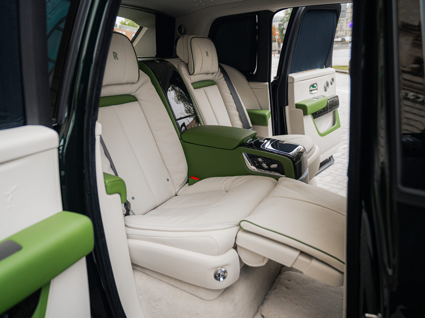 Rolls-Royce II Dark Emerald  <br>Dark Emerald 