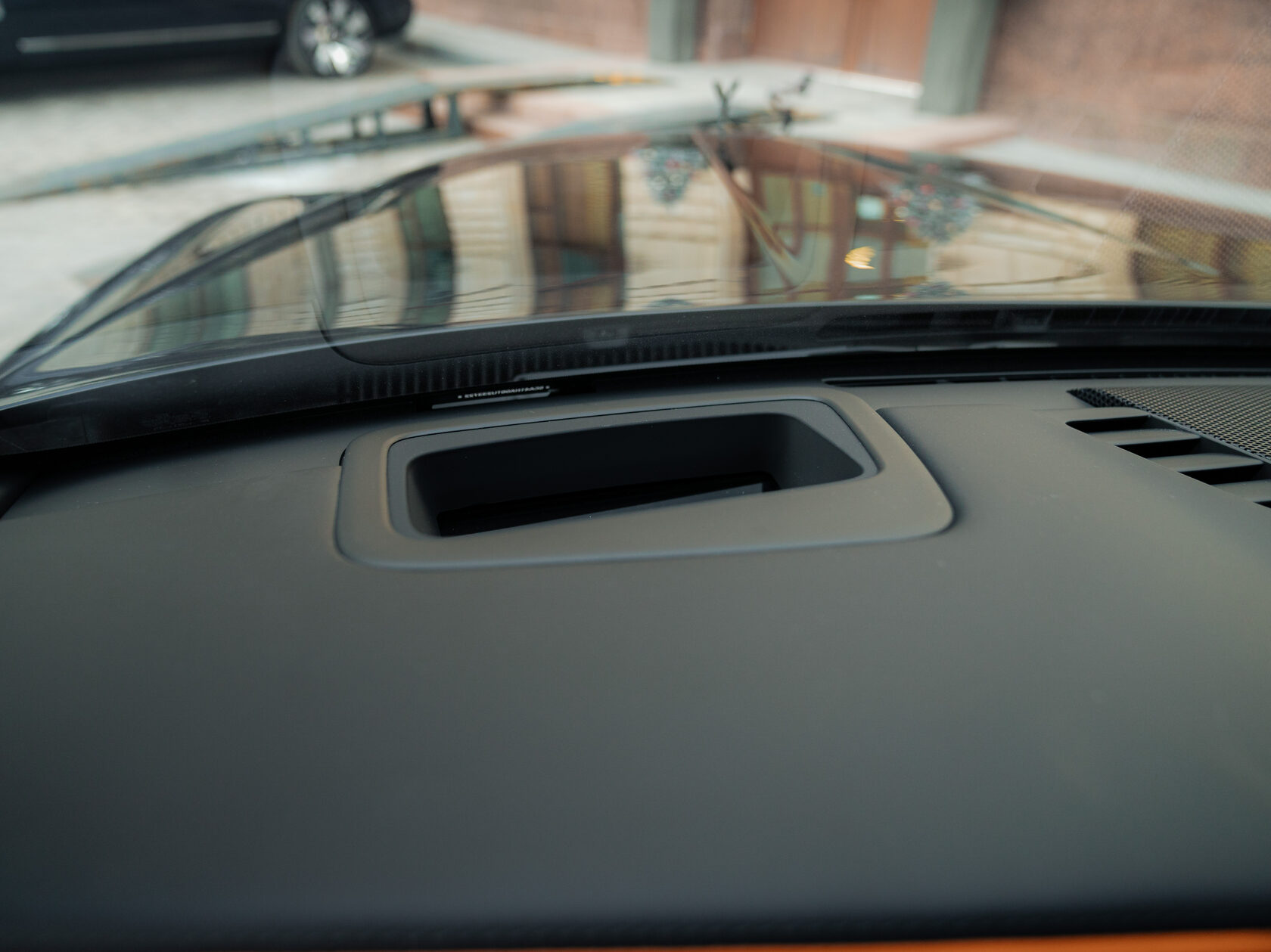 Rolls-Royce Cullinan Black Badge II  <br>Черный 