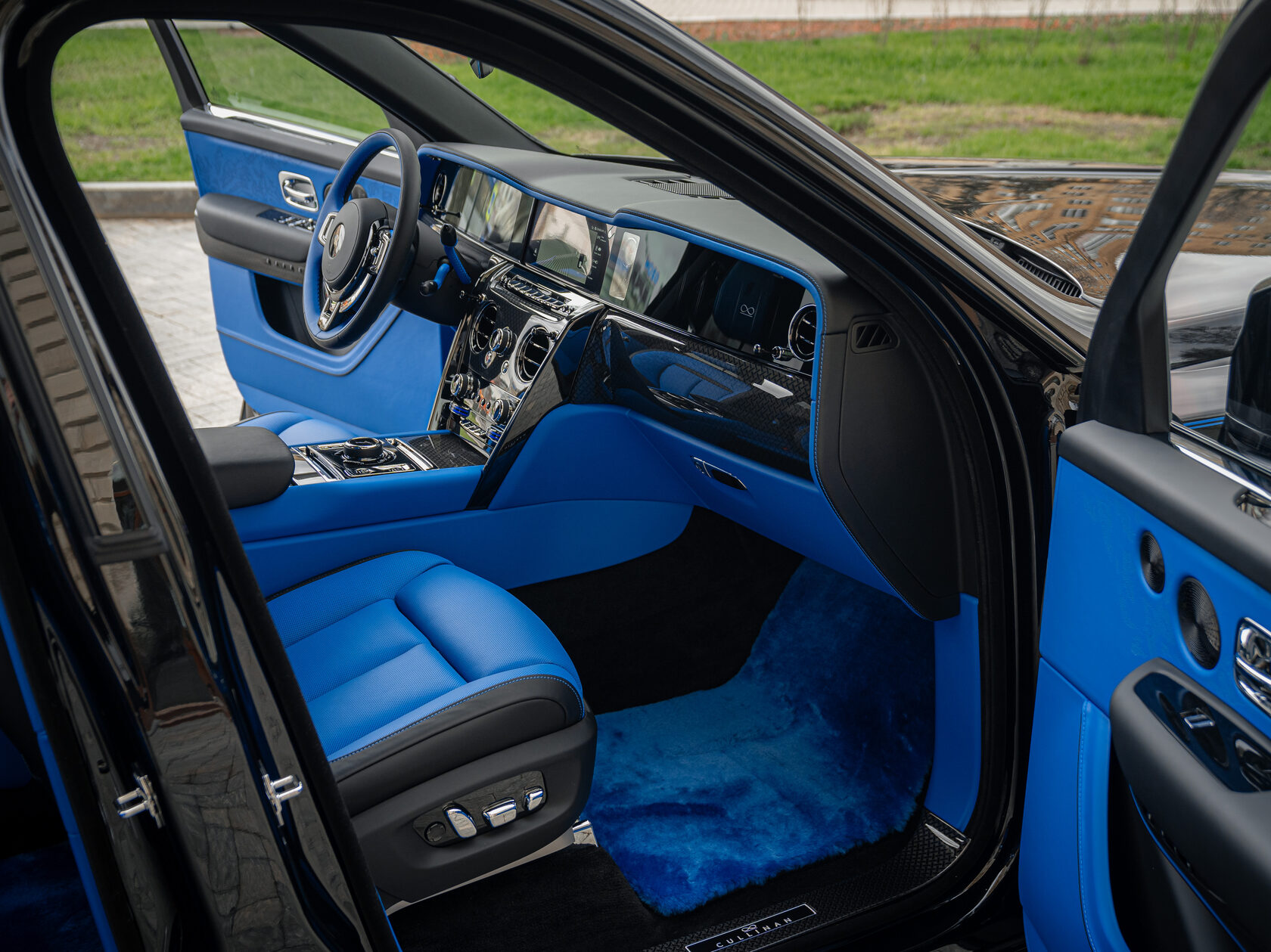 Rolls-Royce Cullinan Black Badge II  <br>Black