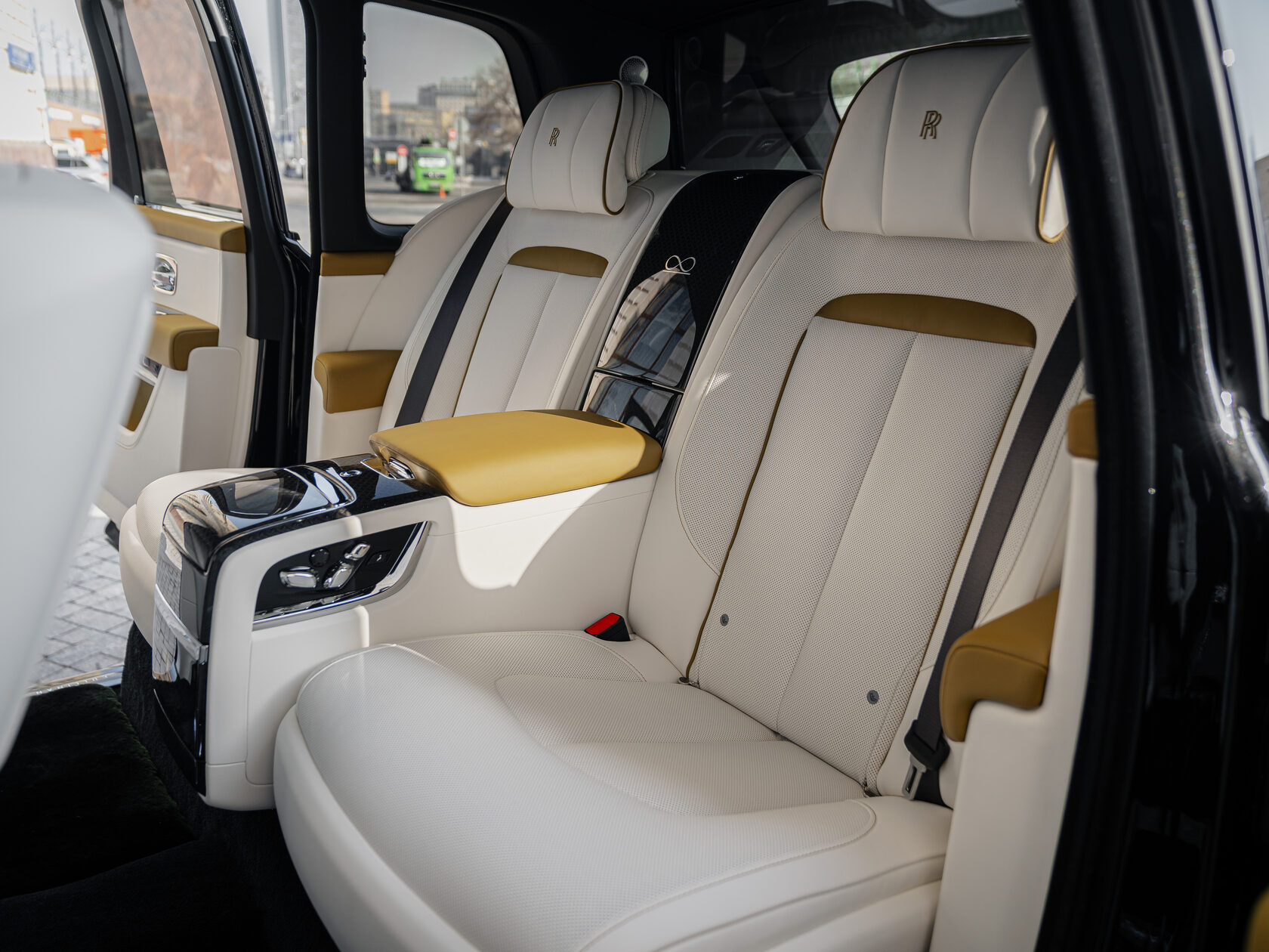 Rolls-Royce Cullinan Black Badge II  <br>Black Diamond