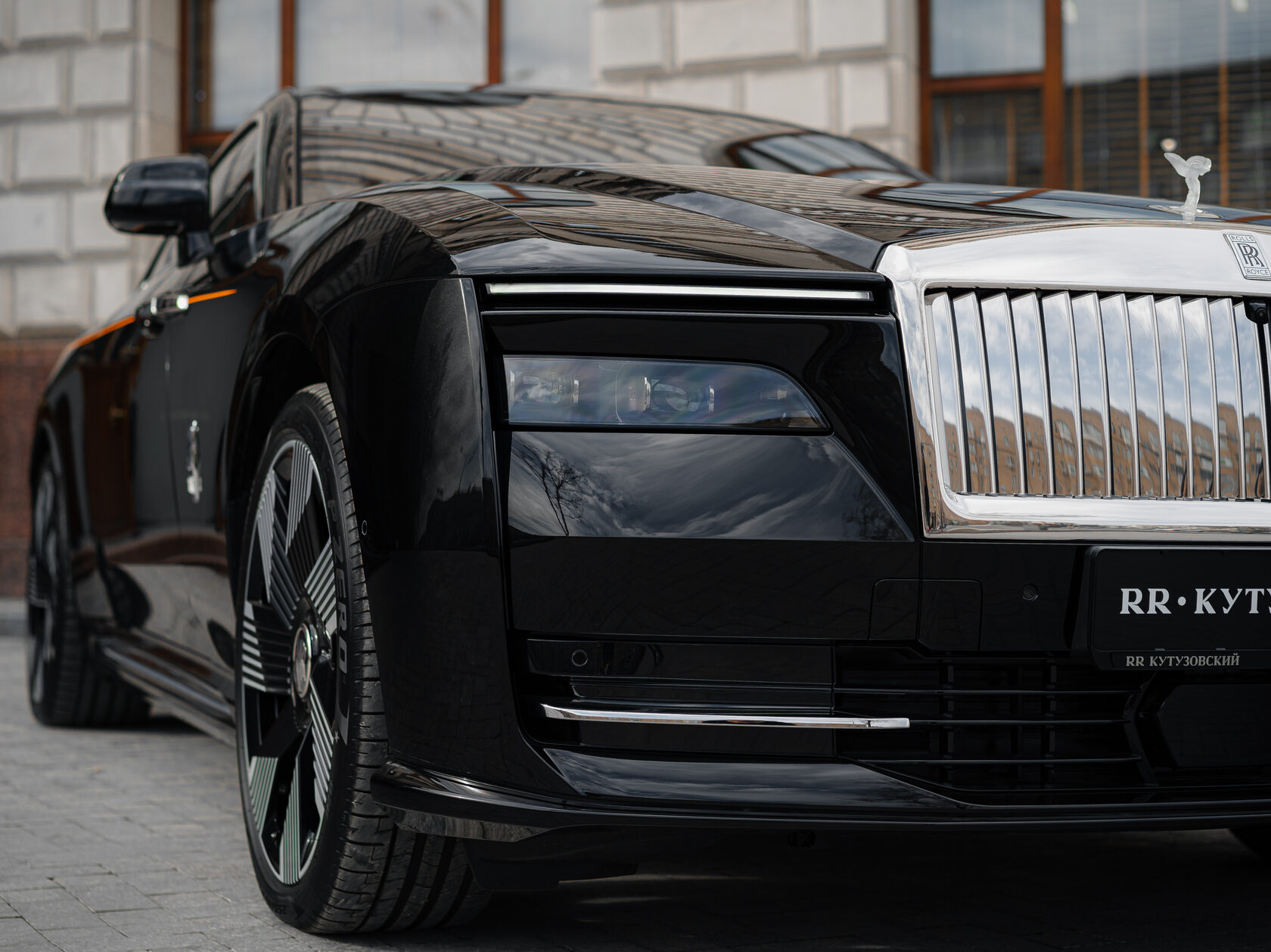 Rolls-Royce Spectre 2024 год <br>Diamond Black / Черный бриллиант