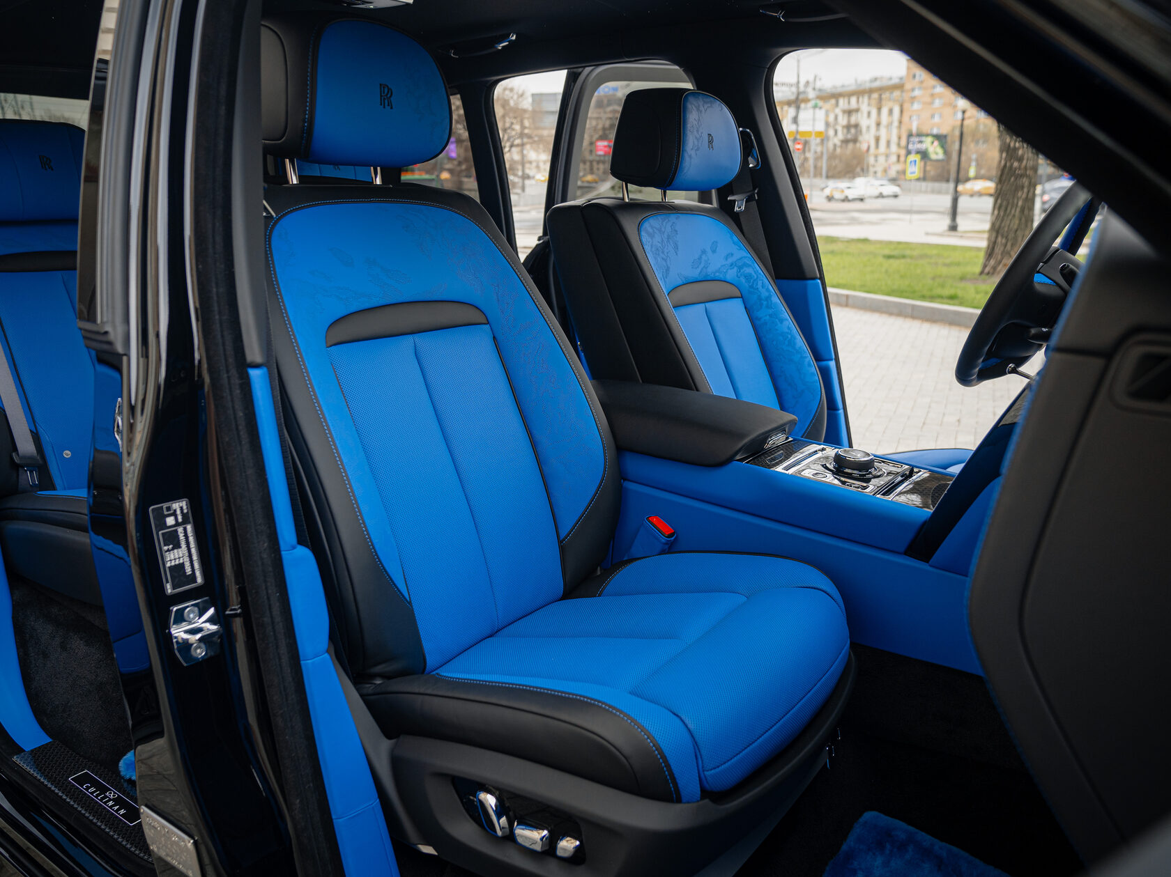 Rolls-Royce Cullinan Black Badge II  <br>Black