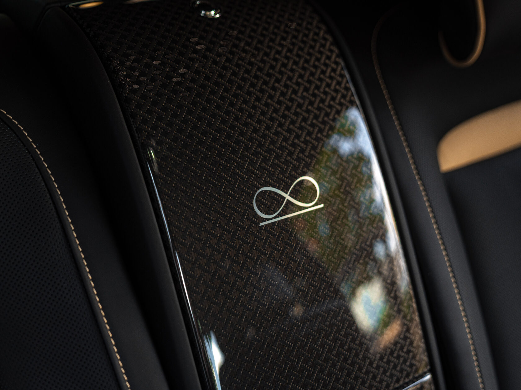 Rolls-Royce Cullinan Black Badge II  <br>Трюфель